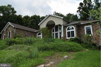 303 Lindman Dr, Chambersburg, PA 17202 - photo 2