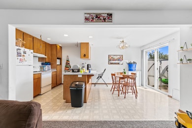 996 Glengrove Ave, Central Point, OR 97502 - photo 6