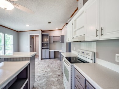 13660 Pinewood Village Dr, Conroe, TX 77302 - photo 5