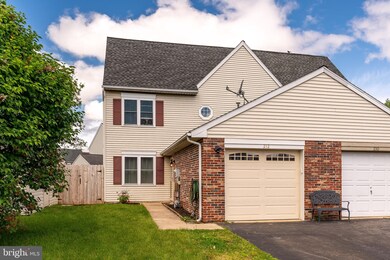 212 Adams Dr, Womelsdorf, PA 19567 - photo 2