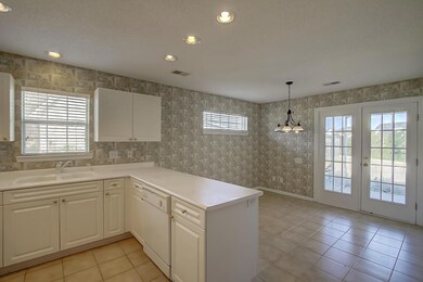 3299 Queensgate (10)0010