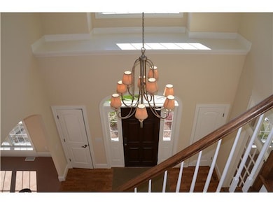 Foyer Airy 2-story foyer