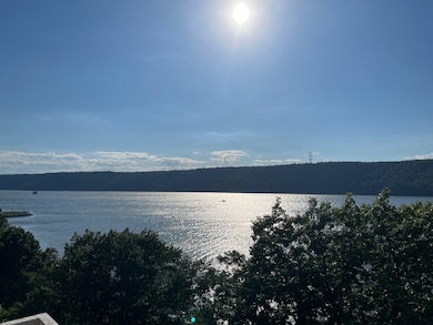 Hudson Court unit 6D, Yonkers, NY 10701 - photo 2