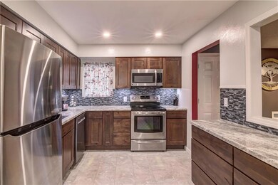 3443 Locust Ln, Eau Claire, WI 54703 - photo 6