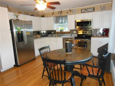 34 Macarthur Rd, Woonsocket, RI 02895 - photo 6