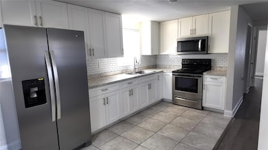 37530 Ferris Ave, Zephyrhills, FL 33542 - photo 6