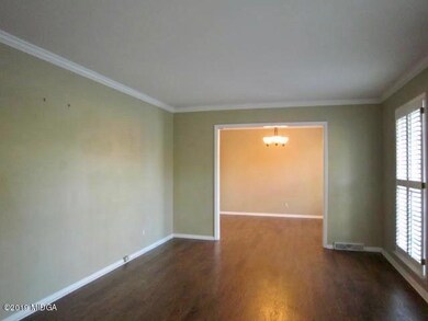 4-LIVING ROOM