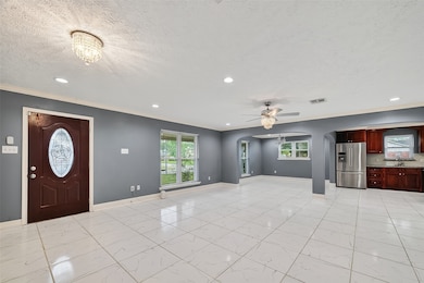 4901 Burning Tree Dr, Baytown, TX 77521 - photo 4