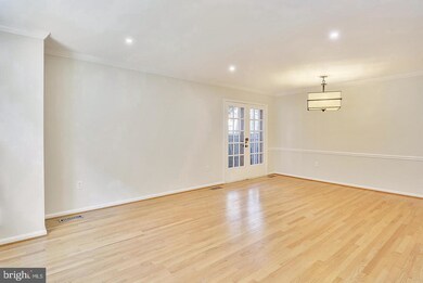 1343 Chetworth Ct, Alexandria, VA 22314 - photo 7