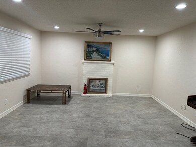 5632 Birchmont Dr unit 23, Houston, TX 77091 - photo 3