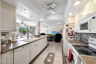 10714 W Wheatridge Dr, Sun City, AZ 85373 - photo 3