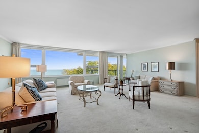 Oversized Living Room with Sliding Doors to Balcon