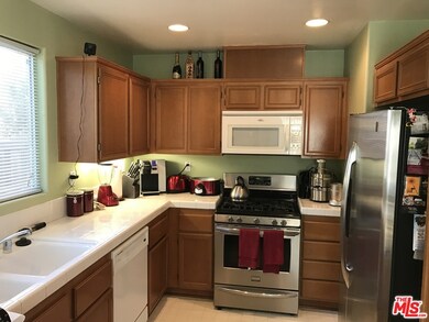 807 W Kemp Ct, Compton, CA 90220 - photo 4