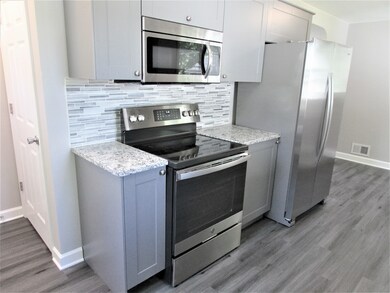 611 N Lewis Ave, Waukegan, IL 60085 - photo 7