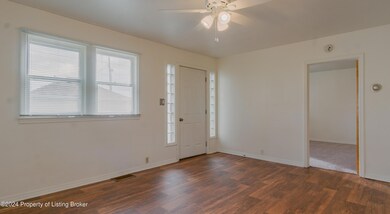 211.5 2nd ave E (2 of 11)