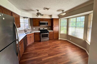 Kitchen with appliances with stainless steel fini