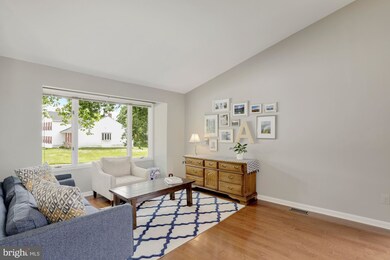 8136 Tamar Dr, Columbia, MD 21045 - photo 5