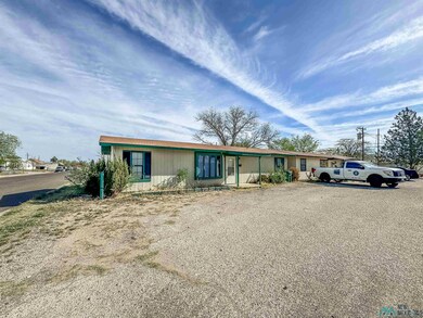 910 N Thorp St, Hobbs, NM 88240 - photo 2