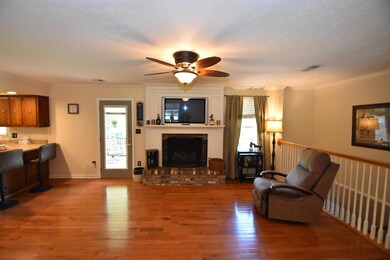 240 Farmbrook Cir, Frankfort, KY 40601 - photo 2