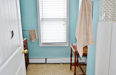23 Pine 3rd Floor Bath