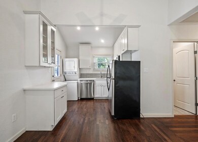 617 E 26th St, Houston, TX 77008 - photo 4