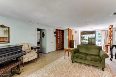 004_Living Room