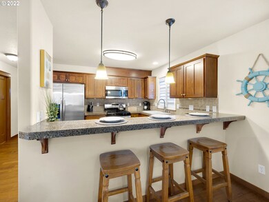 Kitchen-Breakfast Bar