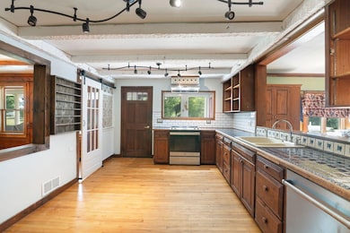 76 Spruce St, Brattleboro, VT 05301 - photo 2