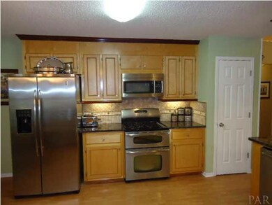 Double oven and the fridge stays!