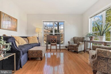 14910 Fruit Tree Ct, Woodbridge, VA 22193 - photo 4