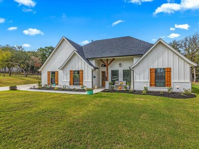 805 Backwood Ct, Azle, TX 76020 - photo 2