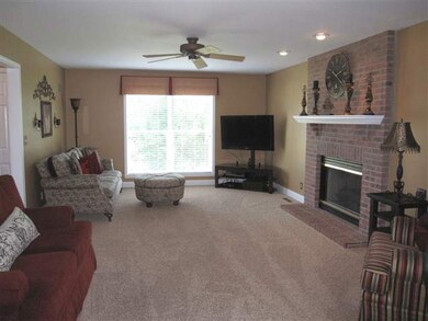 5215 N Royal Place, Peoria, IL 61615 - photo 3