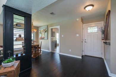 1305 Yorkshire Dr, Friendswood, TX 77546 - photo 2