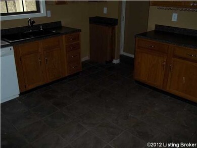 5520 Briarhill Dr, Floyds Knobs, IN 47119 - photo 6