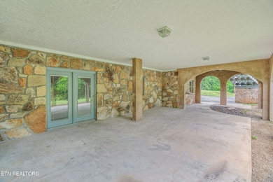 10-web-or-mls-363 Staghorn Lane-47