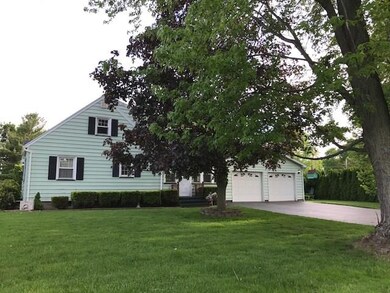 Wide driveway is on Meadow Dr(not on 259) 2 garage