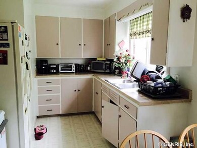 Kitchen North Apartment - NEWER Vinyl Floor and Co