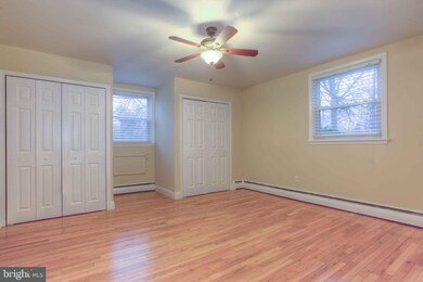 5 W Golf Club Ln unit C4, Paoli, PA 19301 - photo 2