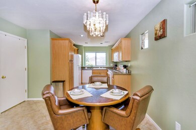 Eat-in Kitchen