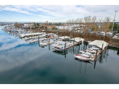 300 NE Tomahawk Island Dr unit E10, Portland, OR 97217 - photo 3