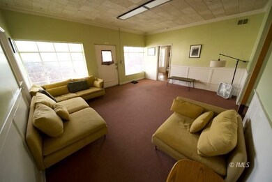 Front unit living room