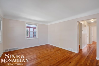 1793 Roslyn Rd, Grosse Pointe Woods, MI 48236 - photo 3