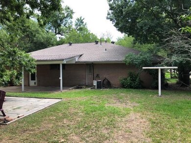 303 Melody Ln, Gainesville, TX 76240 - photo 2