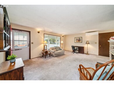 Living Room/Entrance