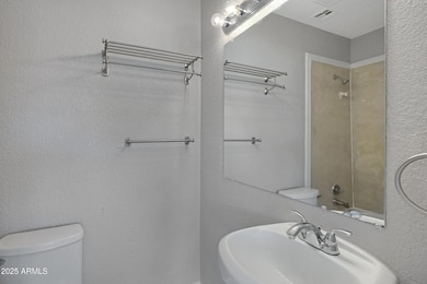 509 W 10th St-20