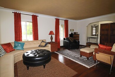 Hardwood flooring, 2 windows