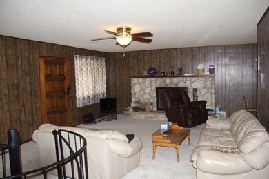 905 S Jefferson St, Hugoton, KS 67951 - photo 3