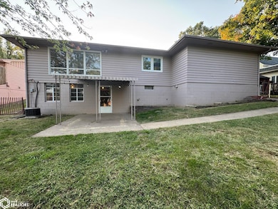 902 Plum St, Atlantic, IA 50022 - photo 2