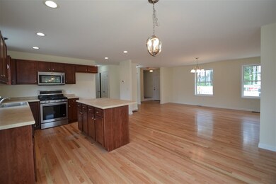 94 Millers Farm Dr unit 94, Rochester, NH 03868 - photo 3