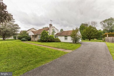 912 Jamestown Rd, Broomall, PA 19008 - photo 3